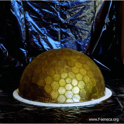 MAQUETA DE CÚPULA GEODÉSICA PARA PROYECCIÓN DE CINERAMA 