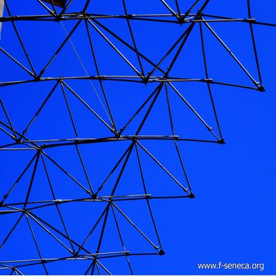 DETALLE DE MÓDULO DE CÚPULA RETICULAR DESPLEGABLE PARA GRANDES LUCES 