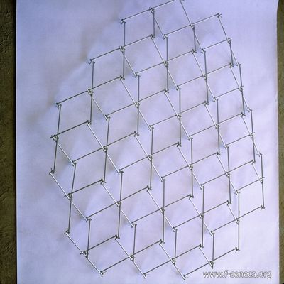 MAQUETA DE ESTRUCTURA RETICULAR DESPLEGABLE PLANA 